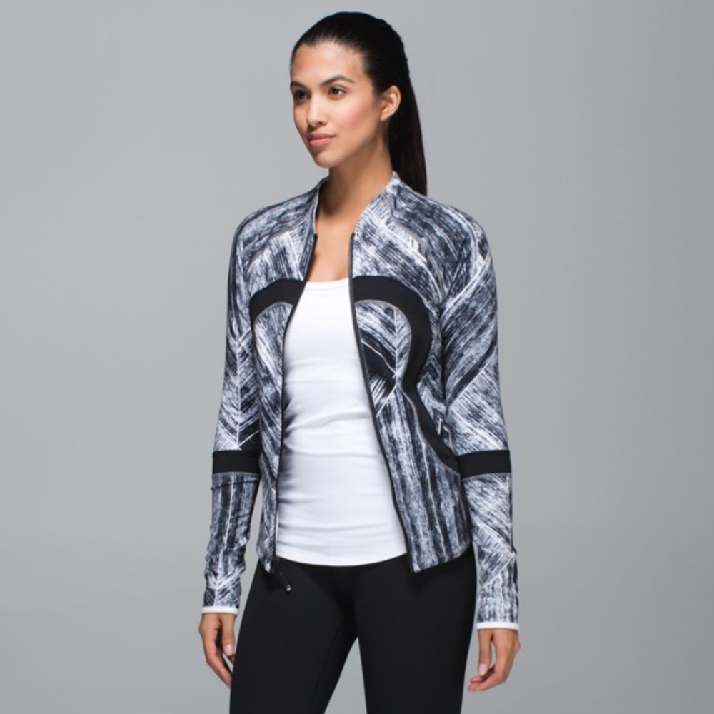 Lululemon Black/White Find Your Bliss Jacket Reversible Size 4 EUC